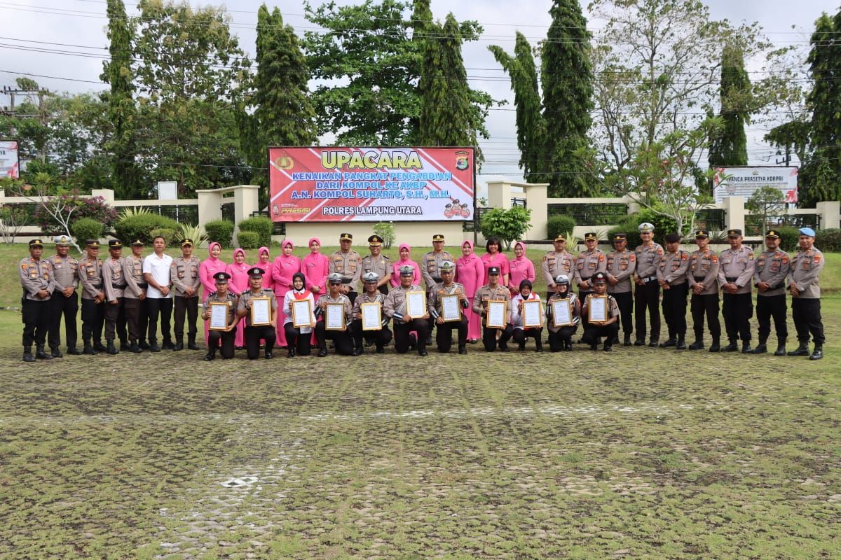 Kapolres Lampung Utara Pimpin Upacara Pengabdian dan Pemberian Reward Kepada Personel