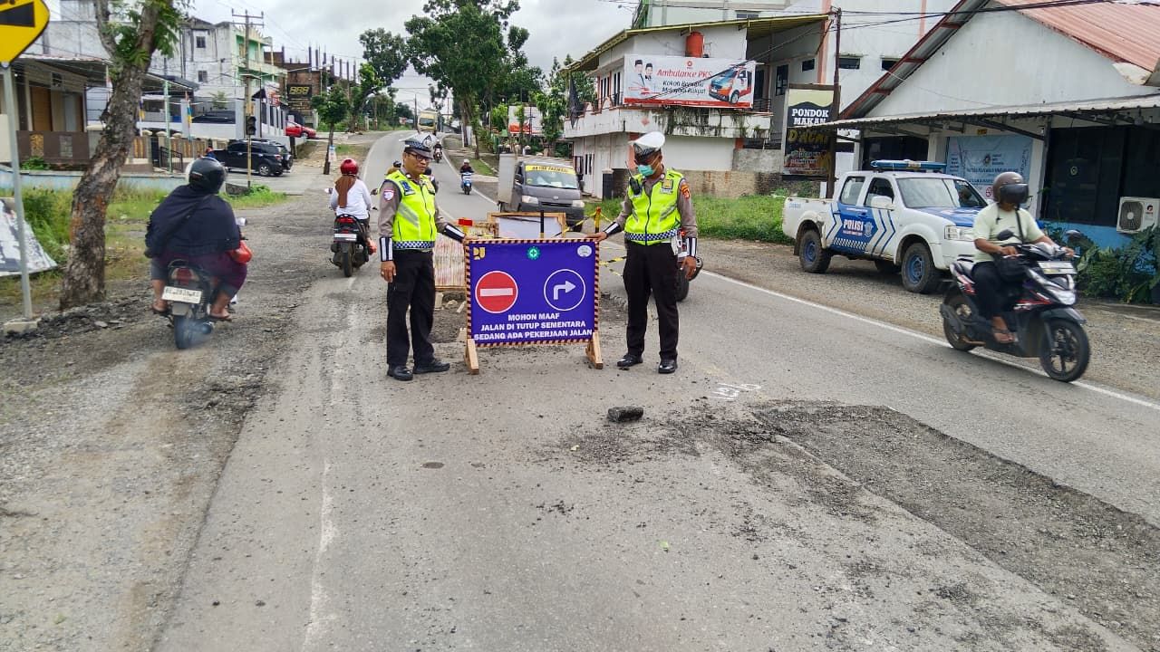 Satlantas Polres Lampung Utara Laksanakan Rekayasa Arus Lalu Lintas di Jalan Sukarno Hatta