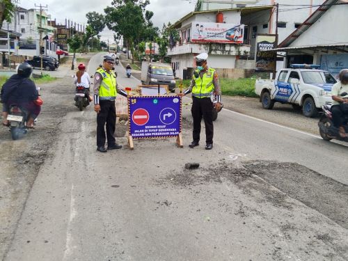 Satlantas Polres Lampung Utara Laksanakan Rekayasa Arus Lalu Lintas di Jalan Sukarno Hatta