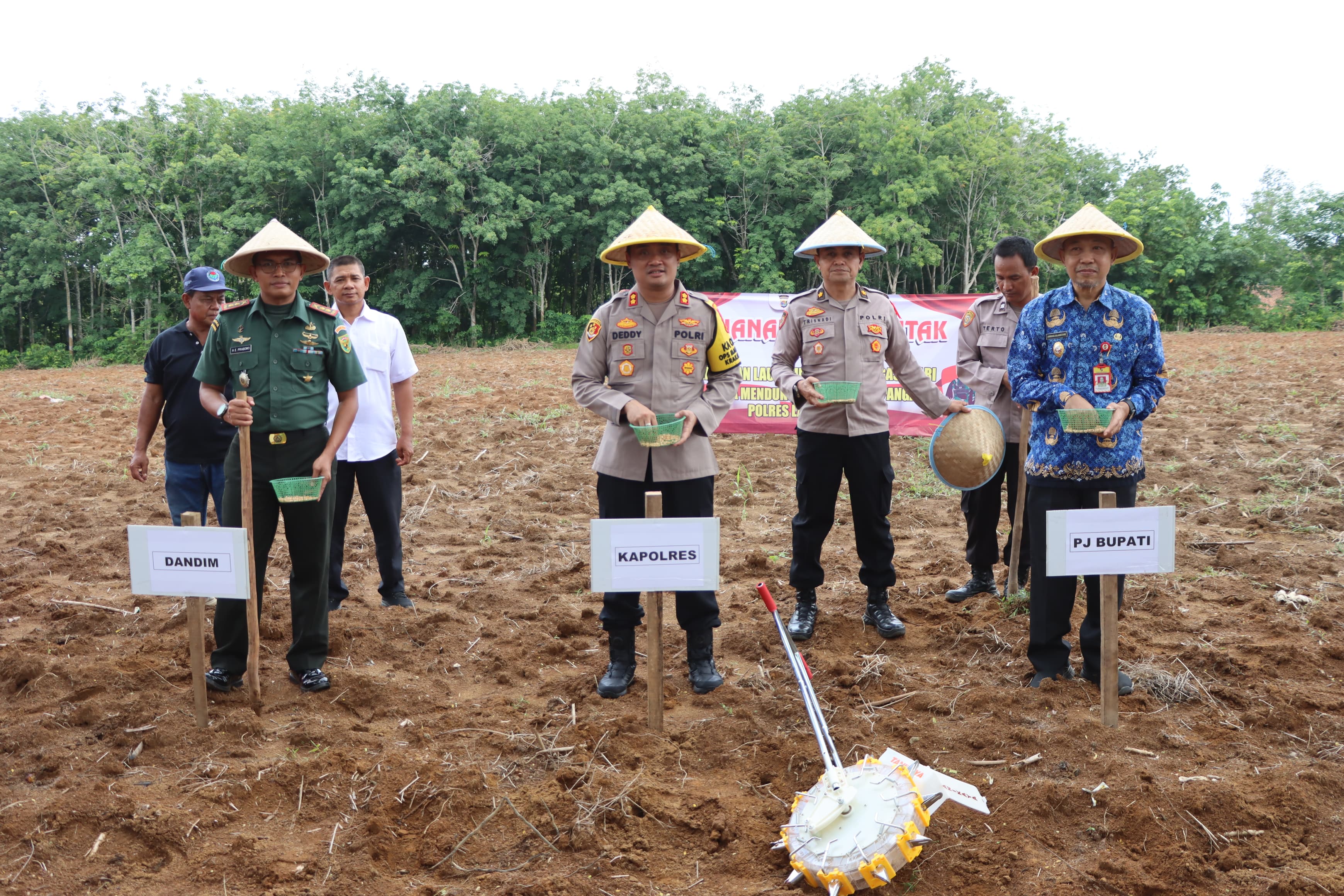 Dukung Ketahanan Pangan, Polres Lampung Utara Launching Gugus Tugas dan Penanaman Bibit Jagung Serentak